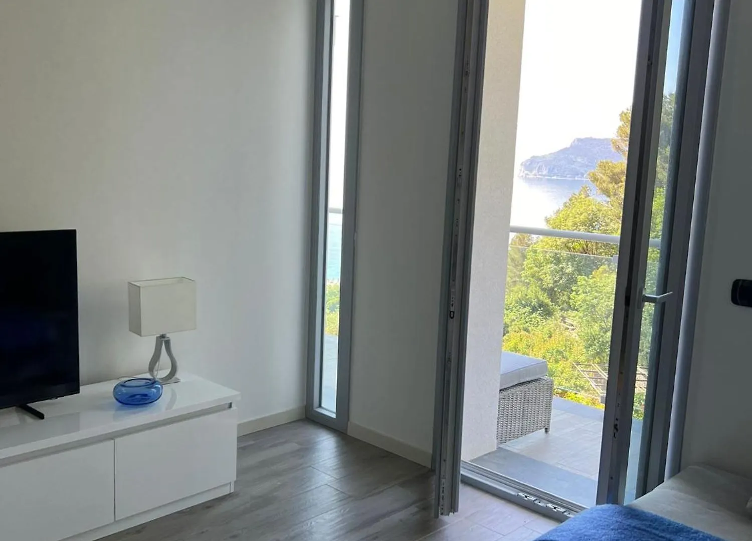 Azzurro - Beautiful And Bright Sea View Apartment Bergeggi Italy