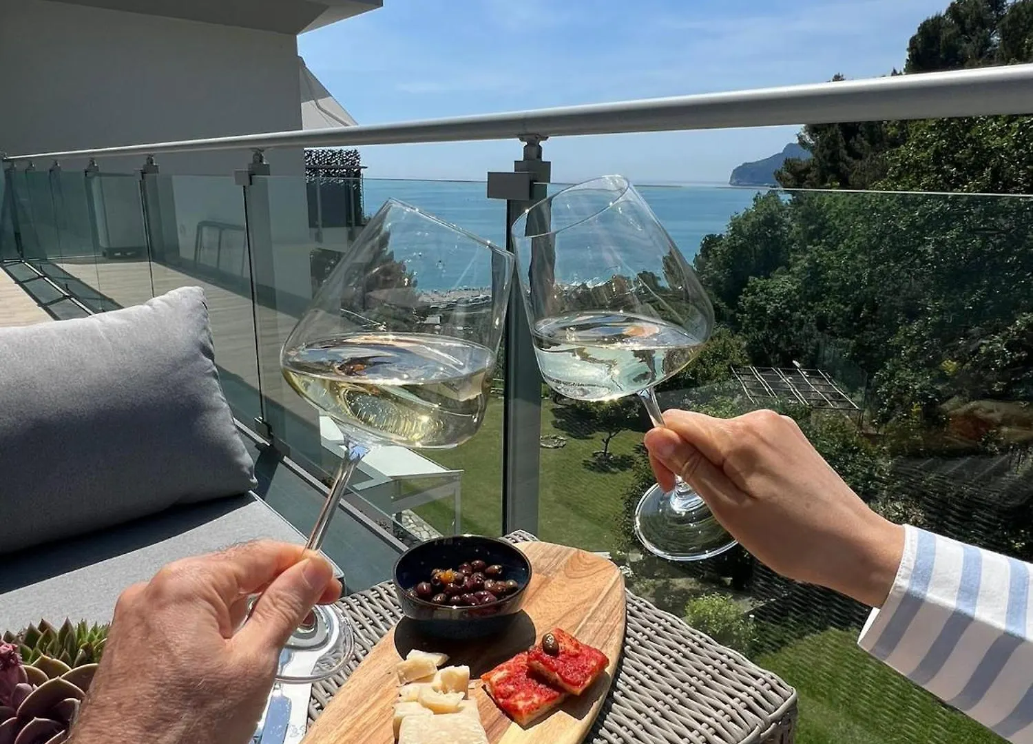 Azzurro - Beautiful And Bright Sea View Apartment Bergeggi